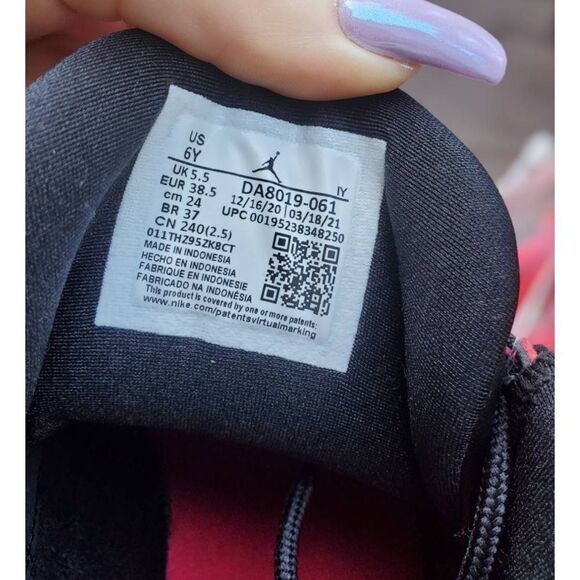 NEW Air Jordan 13 Retro Low (GS) Size 6Y/Women 7.5/8 "Very Berry" - Picture 3 of 9